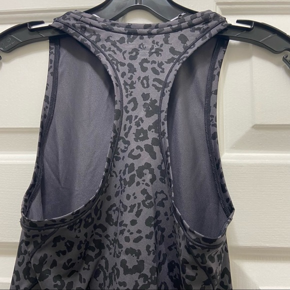 Athleta Leopard Shanti crop tank - Picture 3 of 9